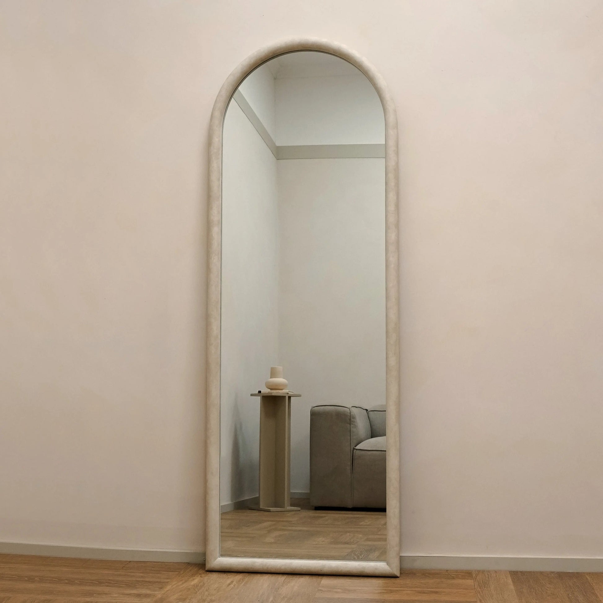 Arched Full-Length Standing Mirror with Concrete Finish Frame (172 x 60 cm) Spiegel Weltt