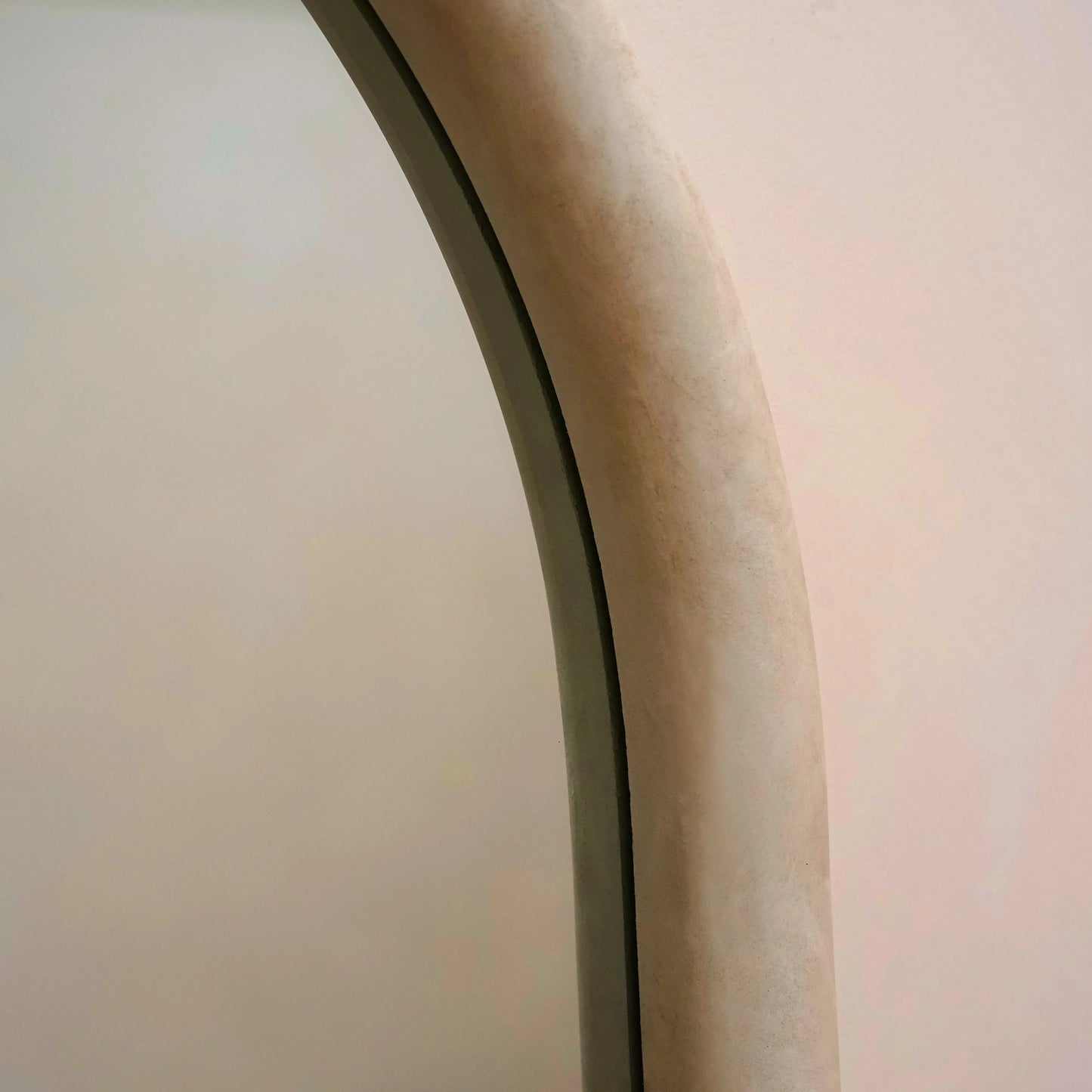 Arched Full-Length Standing Mirror with Concrete Finish Frame (172 x 60 cm) Spiegel Weltt