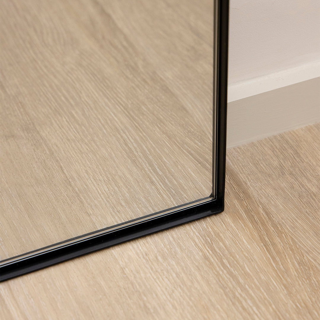 Specchio da parete ad arco a figura intera con cornice in metallo nero opaco - 180 x 90 cm