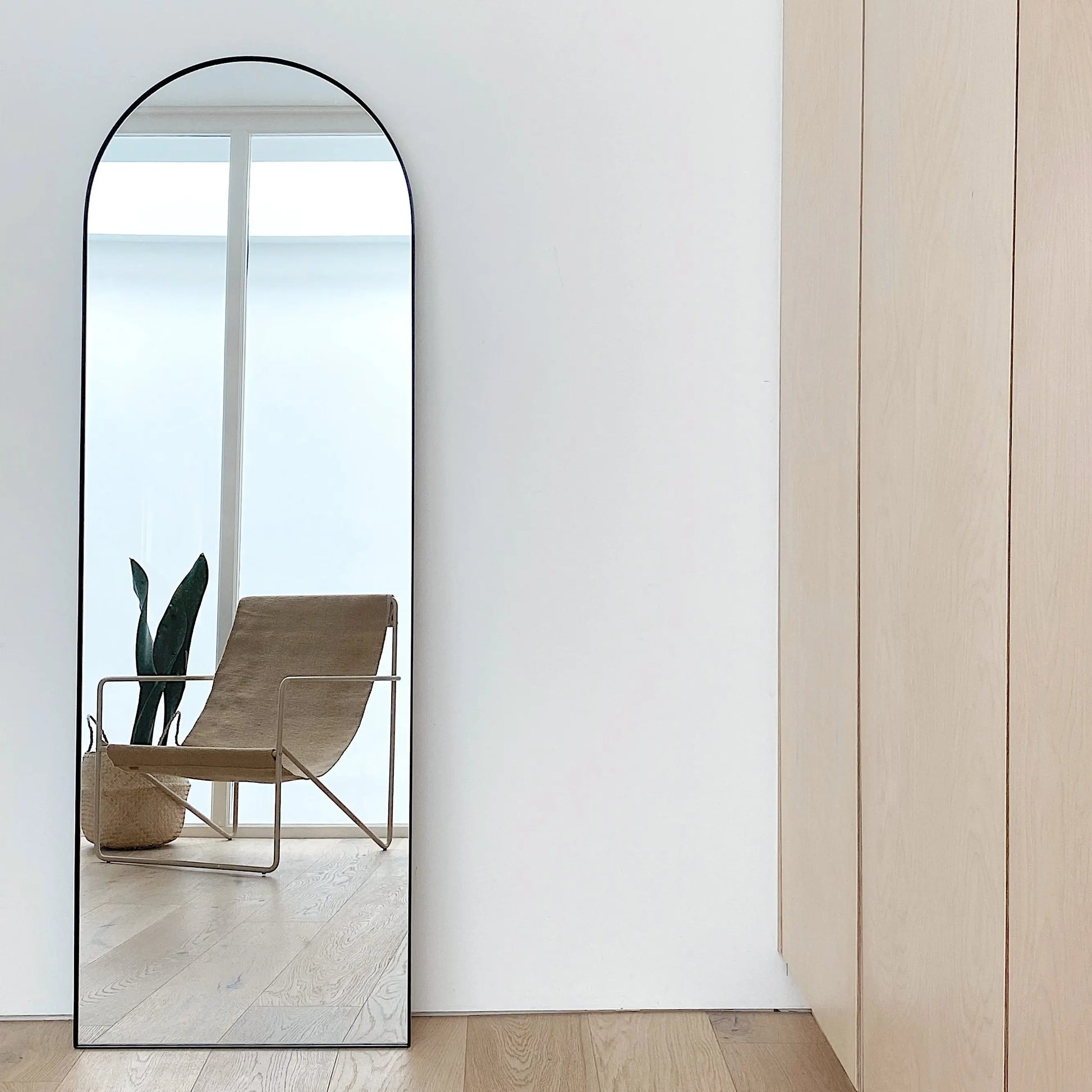 Theo Arched Full-Length Mirror with Premium Metal Frame - Industrial Design 160 x 50 cm Spiegel Weltt
