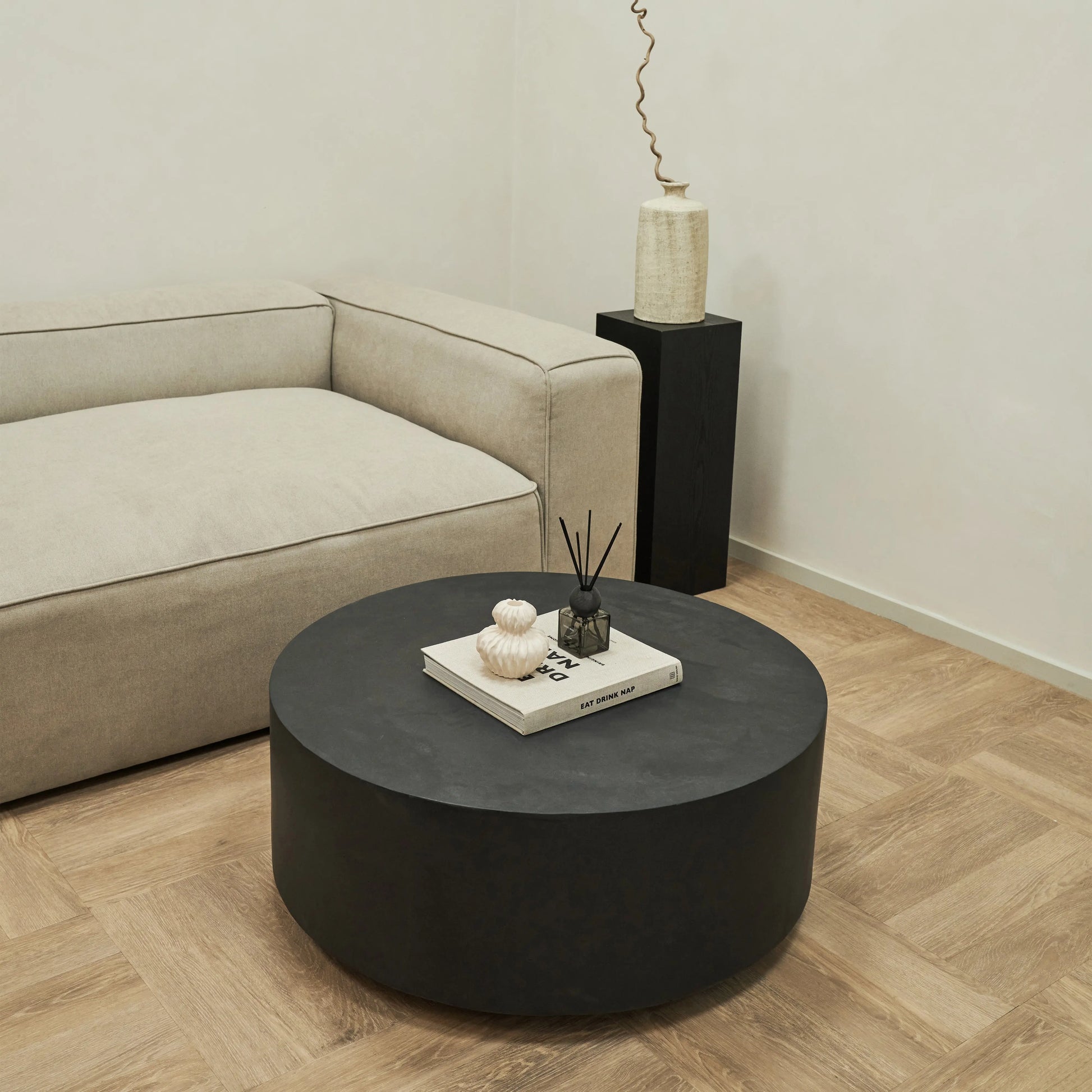 Angelo Round Coffee Table - Natural Black Onyx Minimalist Coffee Table Spiegel Weltt