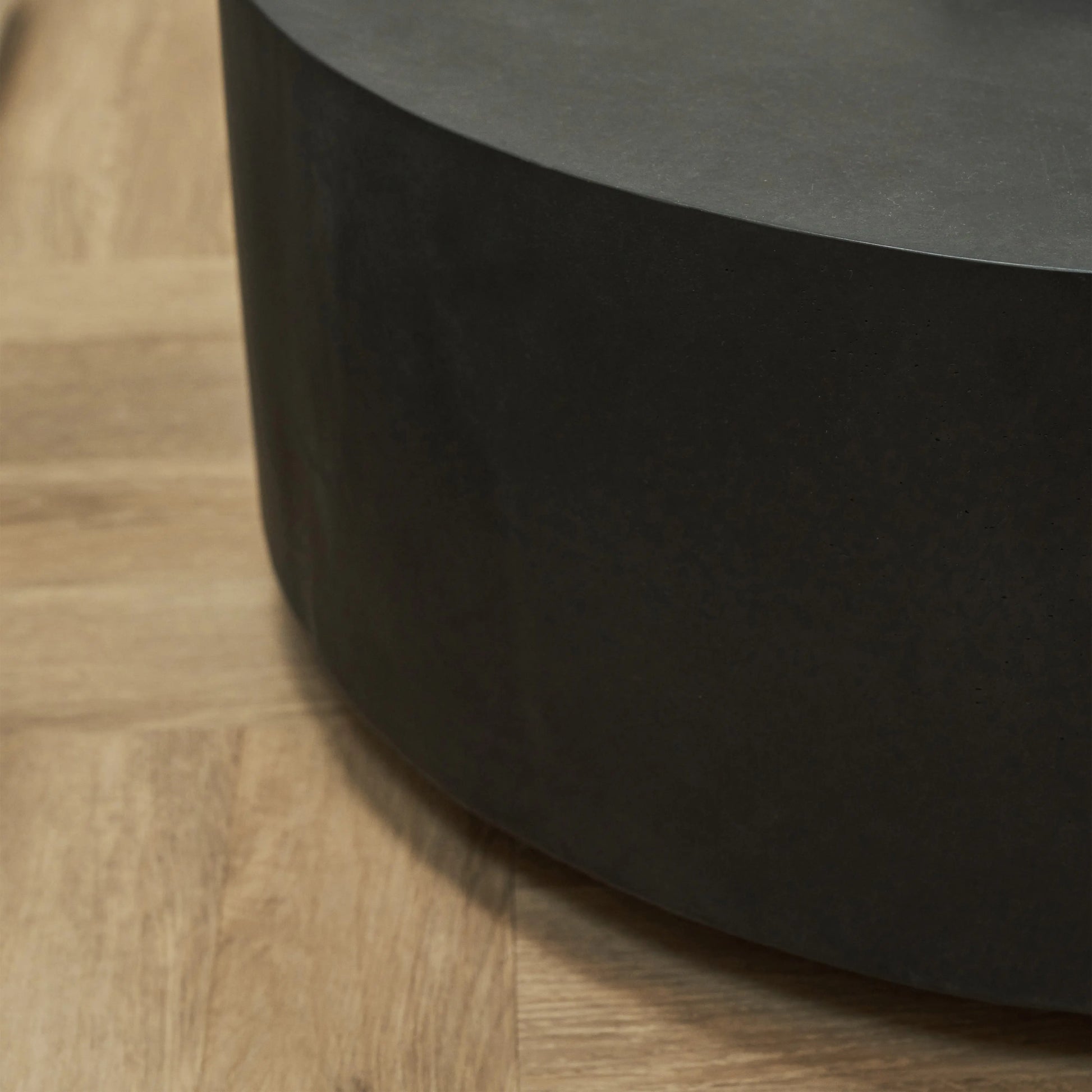 Angelo Round Coffee Table - Natural Black Onyx Minimalist Coffee Table Spiegel Weltt