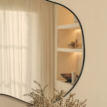 Ava - Mirror with Organic Design and Matte Black Metal Frame - 100 x 70 cm Spiegel Weltt