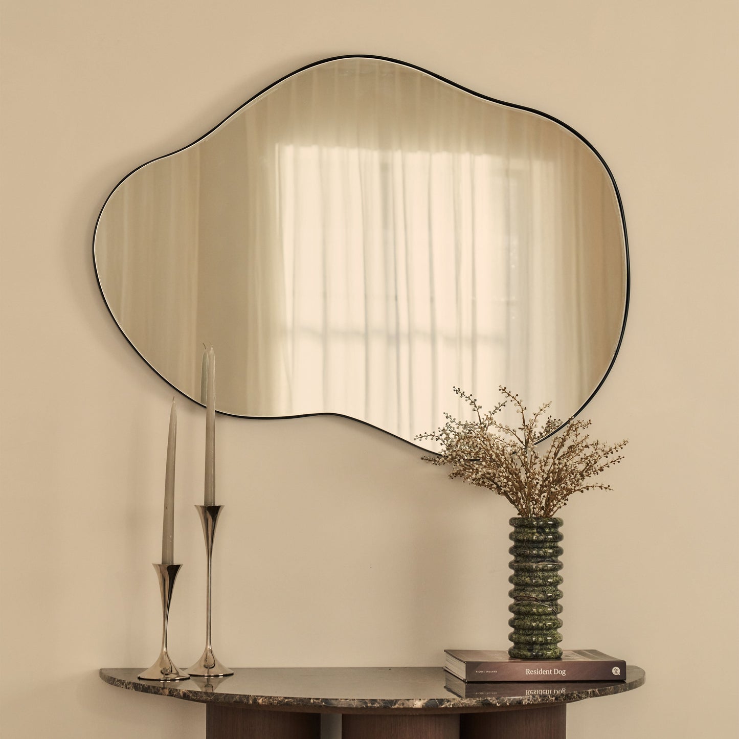 Ava - Mirror with Organic Design and Matte Black Metal Frame - 100 x 70 cm Spiegel Weltt