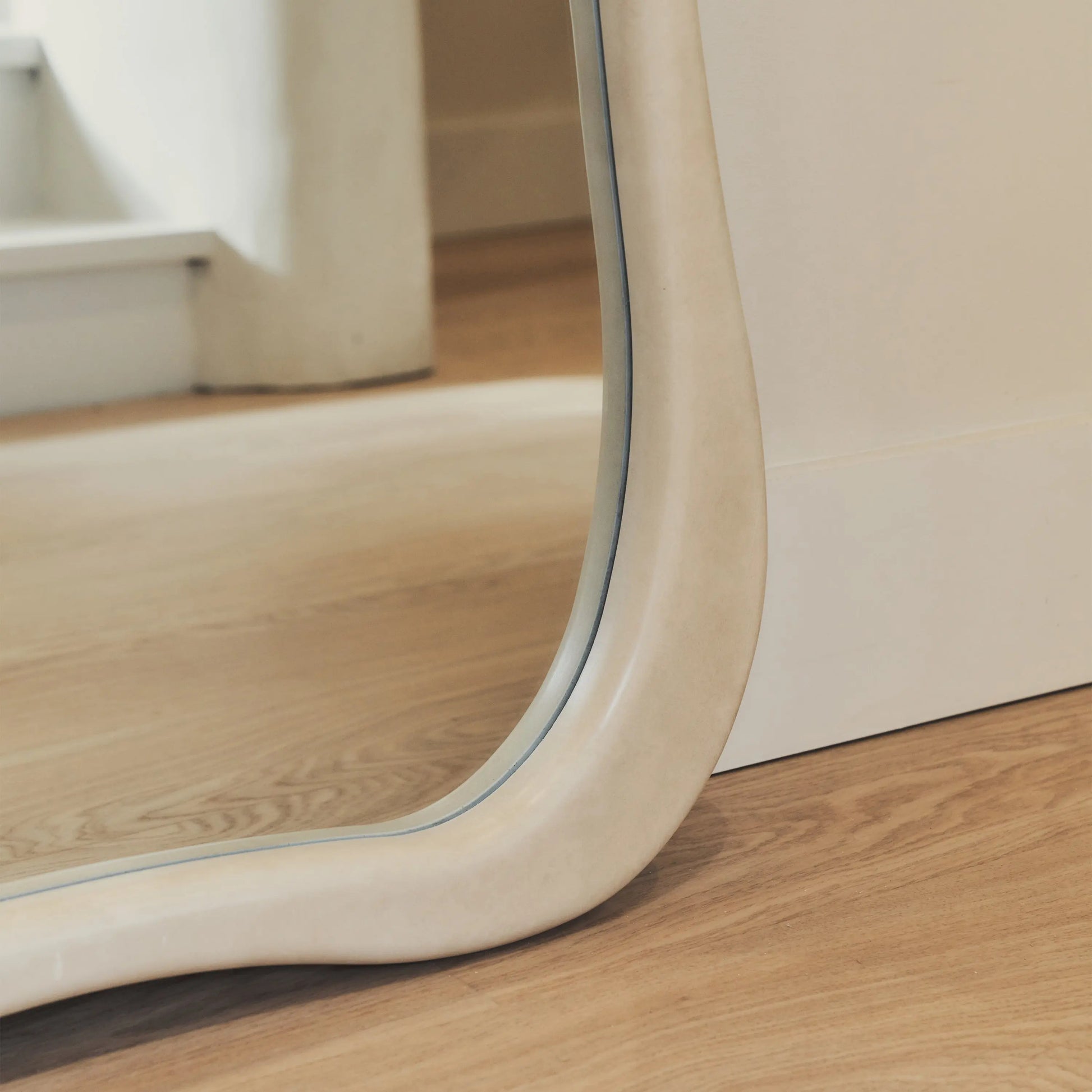 Arcurva Large Organic Wall Mirror - Irregular Contemporary Design with Textured Concrete Finish (190 x 120 cm) Spiegel Weltt