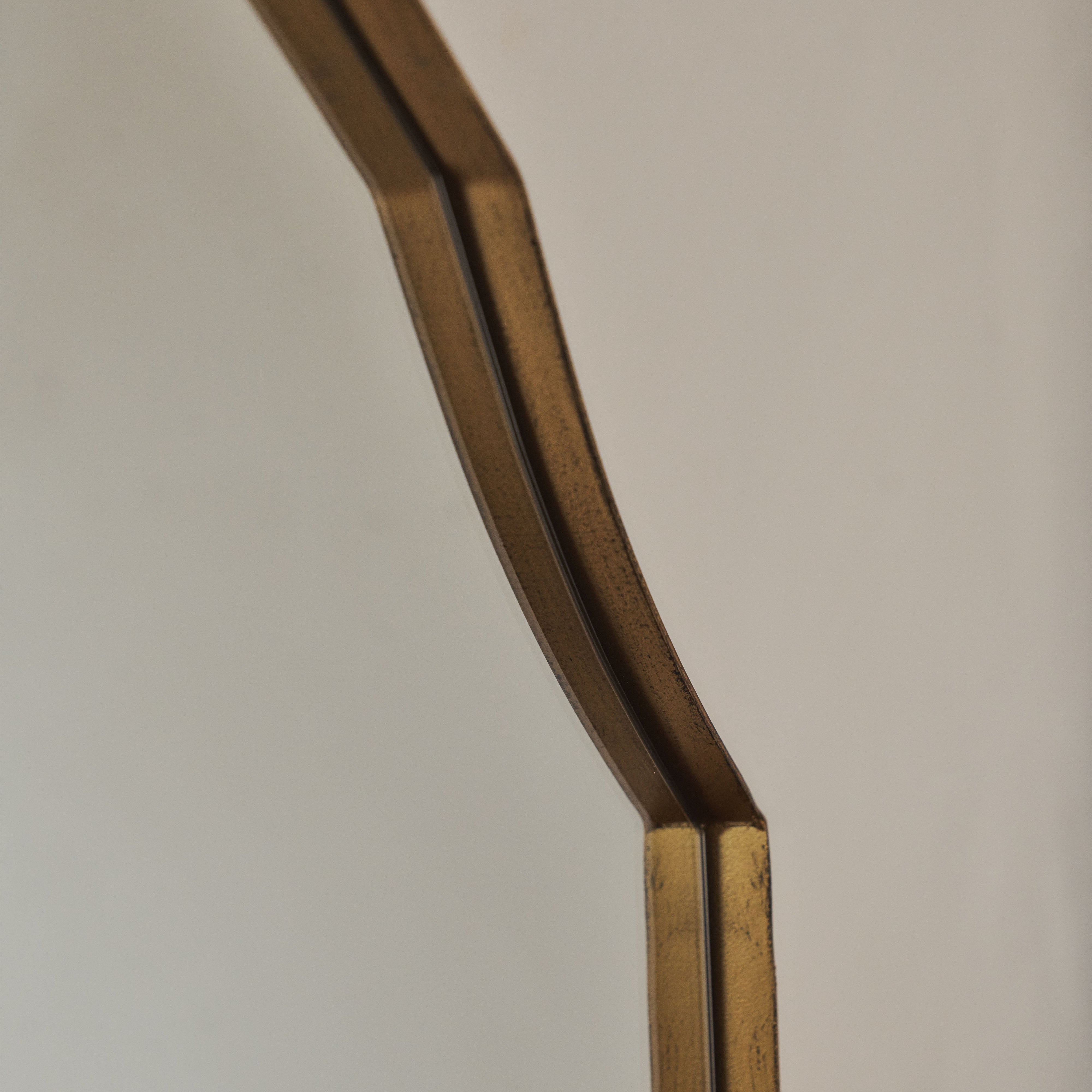 Specchio da parete ad arco Isla - Specchio minimalista di lusso con cornice in metallo dorato - 120 x 90 cm